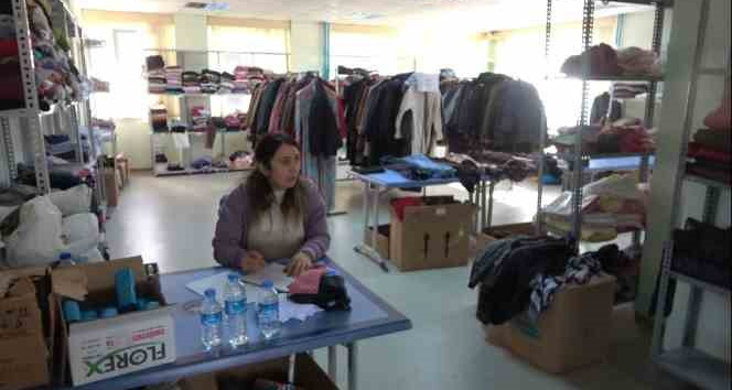 Depremzedelerin konakladığı yurtlarda sosyal mağaza açıldı