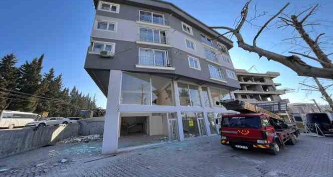 Eşyalarını toplamak için deprem bölgesine dönen genç öğretmen korku dolu anları tekrar yaşadı