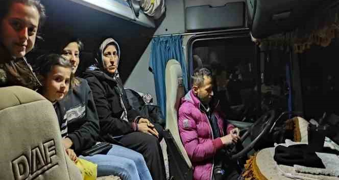 Deprem korkusu tırda yatırıyor