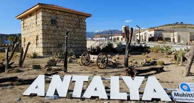 Hatay EXPO alanında bulunan Düğmeli Ev sapasağlam ayakta