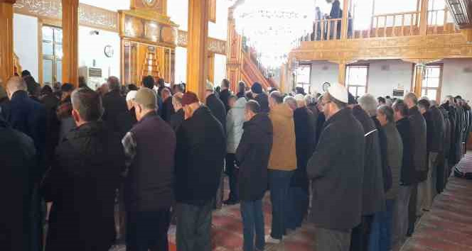 Zonguldak’ta camilerde gıyabi cenaze namazı kılındı