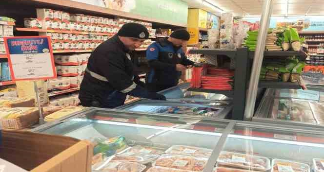 Altınova’da marketler gözetim altında