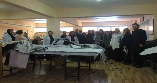 Depremzedeler için eksi 20 dereceye kadar dayanıklı uyku tulumu üretiyorlar