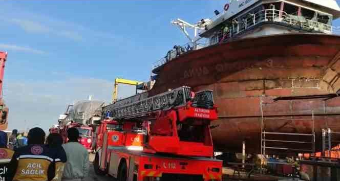 Yalova’da tersanede gemi yangını
