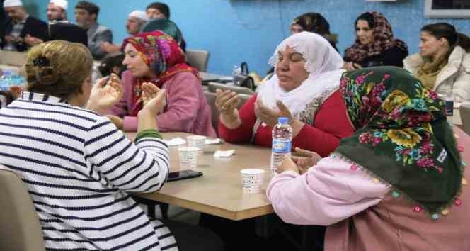 Bitlis’te depremzedelere yönelik kandil programı düzenlendi