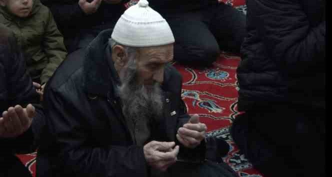 Miraç gecesinde depremzedeler için eller semaya açıldı