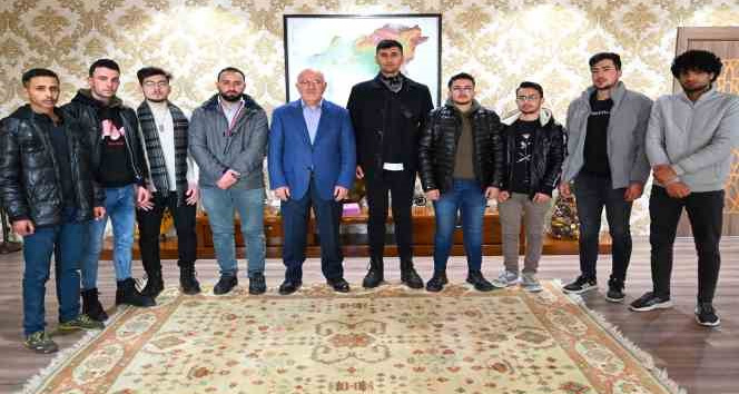 Deprem bölgesine yardıma giden öğrenciler geri döndü