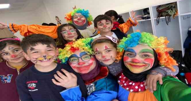 Gümüşhane’de Gençlik Merkezi’nin gönüllü gençleri depremzede çocukları unutmadı