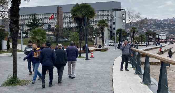 Hava sıcaklığı yükselinde sahile akın ettiler