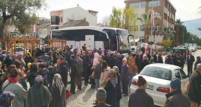 Gerze’de 42 kişilik umre kafilesi dualarla uğurlandı