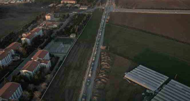 Bir şehrin enkazı böyle taşınıyor