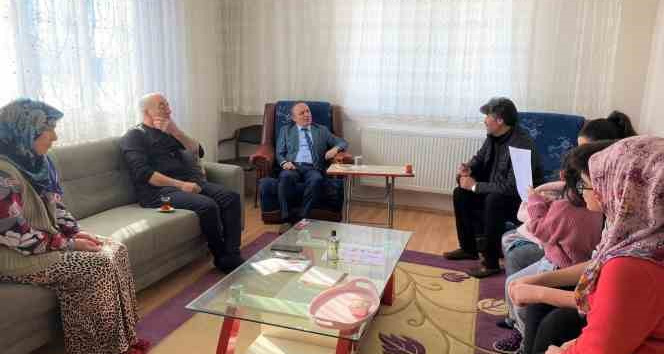 Vali Öner, depremzedelerin acısını paylaştı