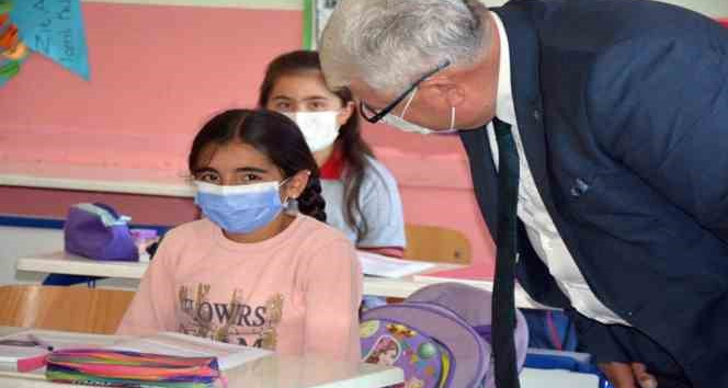 Depremzede 622 öğrencinin okullara nakli gerçekleşti