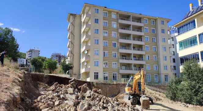 Tunceli’de iş makinesi doğal gaz borusunu patlatınca yurt ve civardaki binalar boşaltıldı
