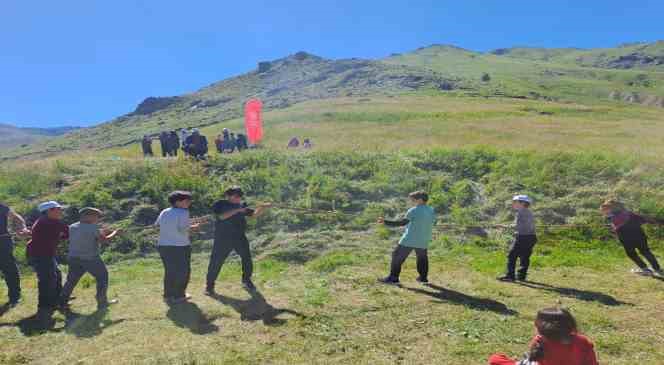 Çocuklar için yaylaya oyun parkı kuruldu
