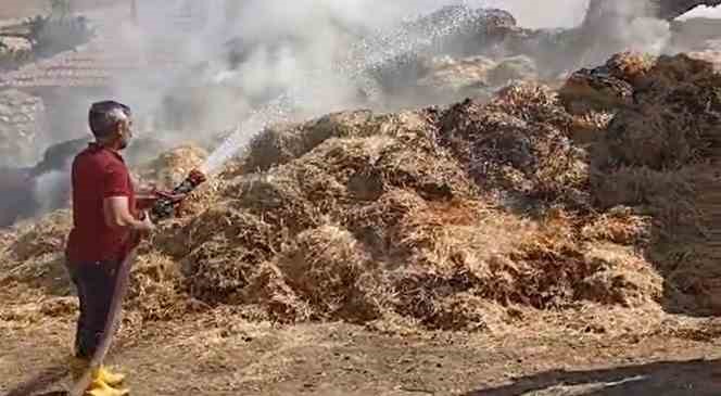 Bahçesini temizlemek isteyen çiftçi bir yıllık emeğini yaktı: 3 bin saman balyası küle döndü