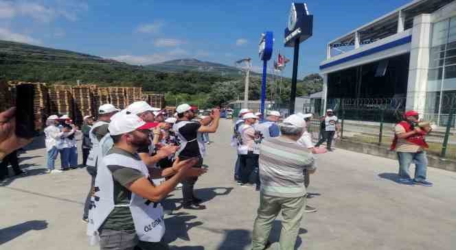Su fabrikasında işten &ccedil;ıkarılan iş&ccedil;ilerden eylem
