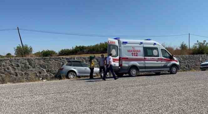 &Ccedil;anakkale&rsquo;de cip kamyon dorsesine &ccedil;arptı: 5 yaralı
