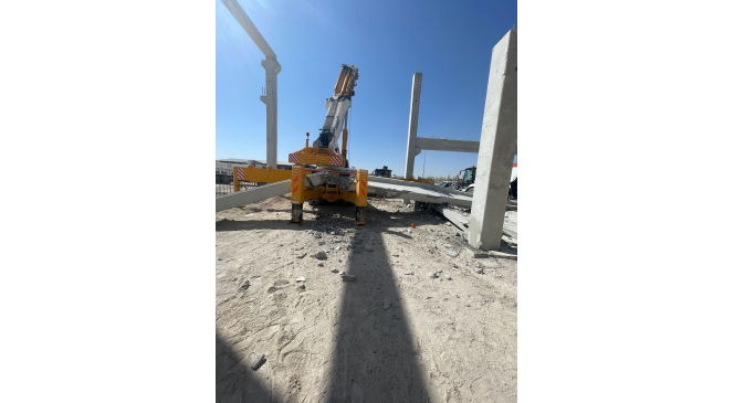 Beton kirişin altında kalan iş&ccedil;i hayatını kaybetti
