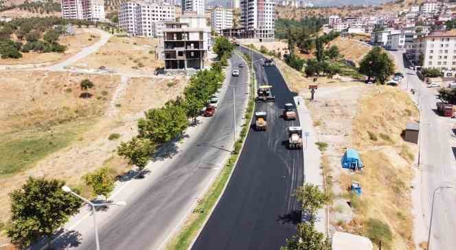 Kahramanmaraş B&uuml;y&uuml;kşehir, Adil Erdem Bayazıt Bulvarı&rsquo;nı yeniliyor
