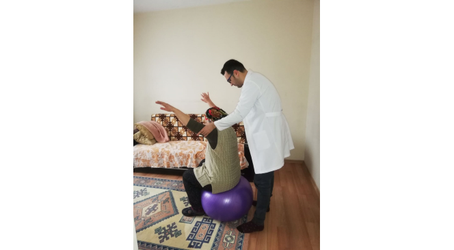 Kars’ta belediyesi evde bakım hizmetini sürdürüyor