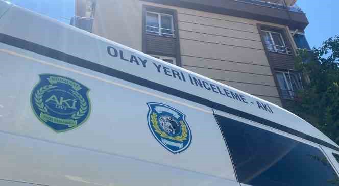 Eşi tarafından bı&ccedil;aklanan yaşlı kadın ağır yaralandı
