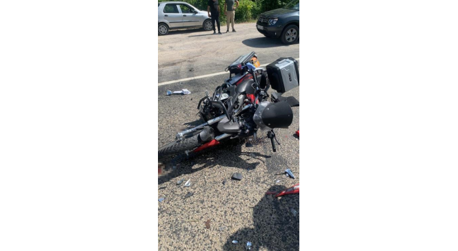 Kamyonetle çarpışan motosiklet sürücüsü kurtarılmadı