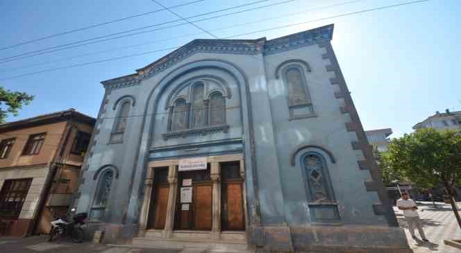 Gemlik’in sembollerinden Balıkpazarı Camii yeniden ibadete açılıyor