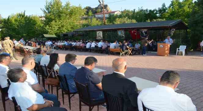 Çemişgezekte, vatandaşlara aşure dağıtıldı
