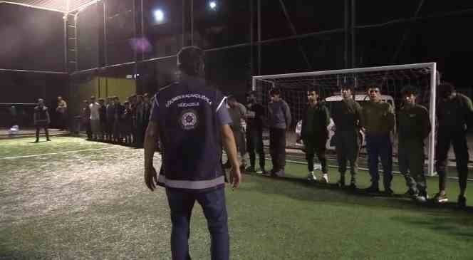 Amasya'da tırda 70 kaçak göçmen yakalandı