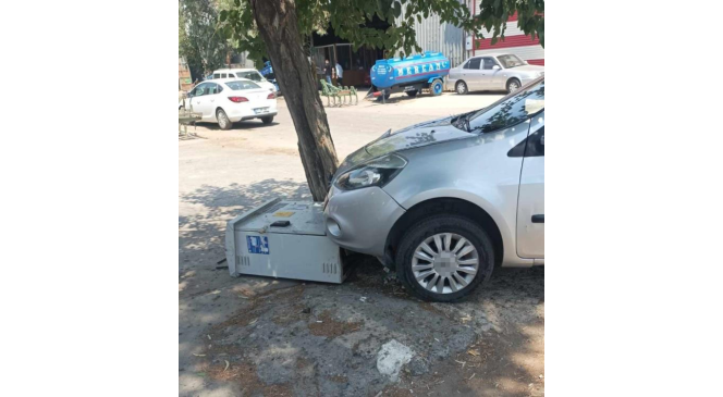 Otomobilin &ccedil;arptığı motosikletli hayatını kaybetti
