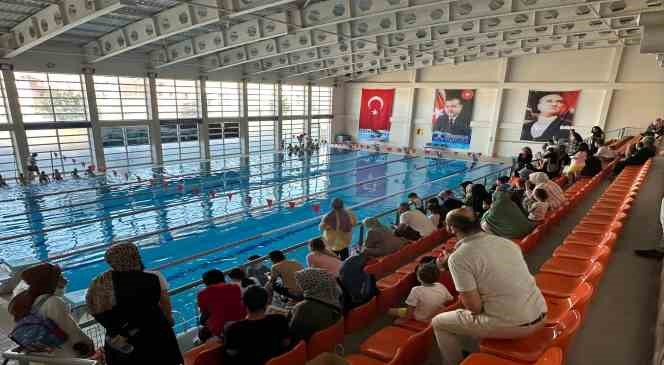 Bir ayda 3 bin 500 çocuk yüzme sporuyla tanıştı