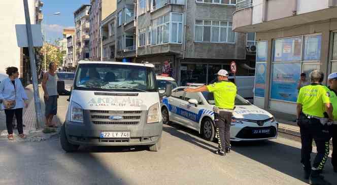 Alkollü kadın caddeyi birbirine kattı