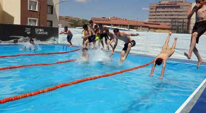 Yozgat&rsquo;ta sıcak hava vatandaşı bunalttı
