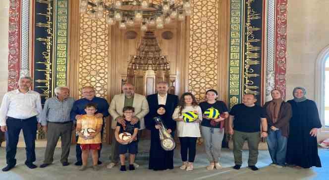 Kur’an Kursu öğrencilerine spor malzemeleri dağıtıldı