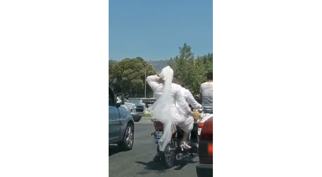 Motosiklet gelin arabası oldu