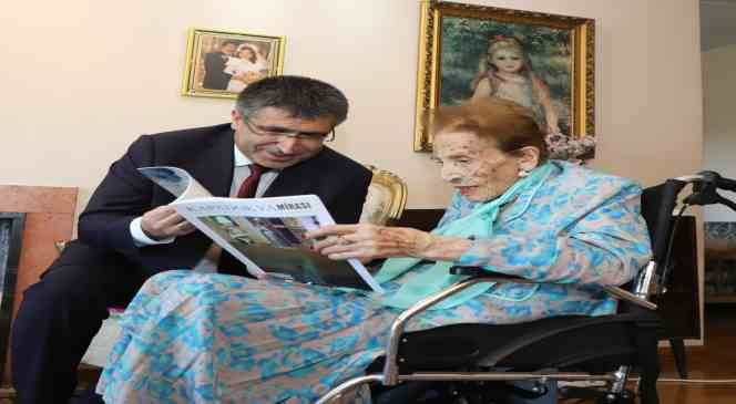 Akademisyen Prof. Dr. Zeynep Korkmaz, &ouml;zel k&uuml;t&uuml;phanesini NEV&Uuml;&rsquo;ye bağışladı
