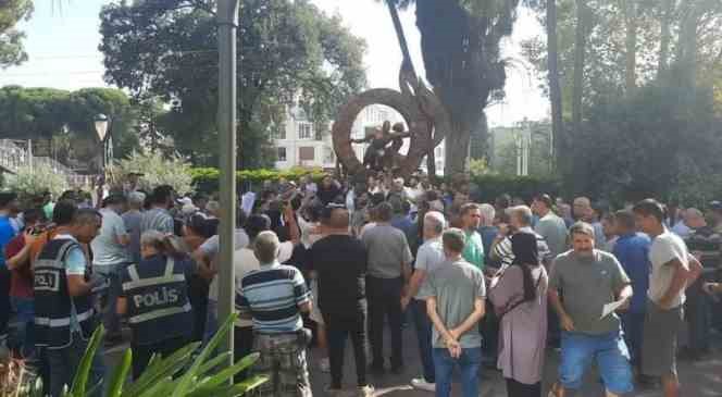 Torbalı’da grev kararı alan pazarcılar tezgah kapattı