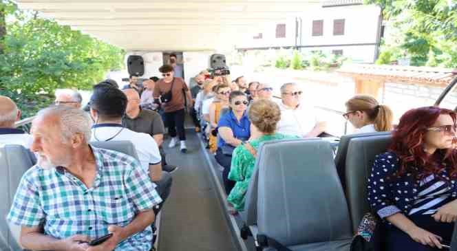 Gazeteciler kendi kentlerinde bir günlüğüne turist olup Safranbolu’yu gezdi