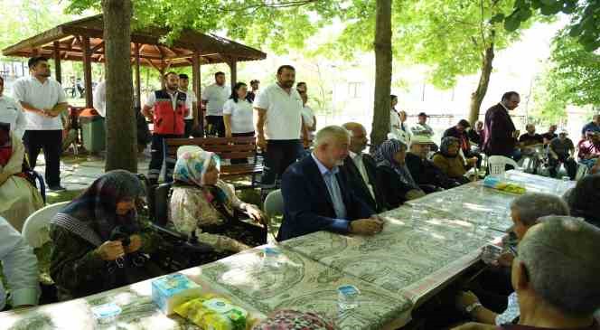 YADES&rsquo;i hizmete sokan Belediye Başkanını duygulandıran konuşma:
