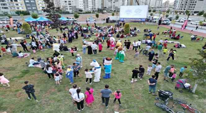 Yeşilyurt Mahallesi&rsquo;nde A&ccedil;ık Hava Sinema G&uuml;nleri&rsquo;ne Yoğun İlgi
