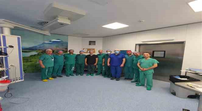 Yurt i&ccedil;i ve yurt dışından gelen hekimlere cerrahi s&uuml;nnet eğitimi
