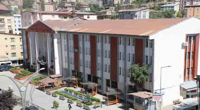 Hakkari’de depreme dayanıksız cami ibatede kapatıldı
