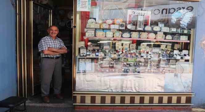 40 yıllık saat tamircisi 20 yıldır emanet bırakılan saatin sahibini bekliyor
