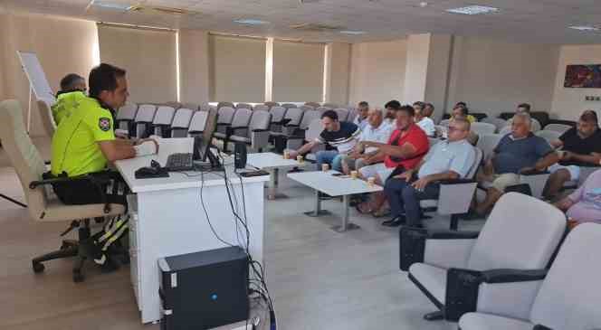 Fethiye&rsquo;de polis ekipleri taksi esnaflarıyla toplantı yaptı
