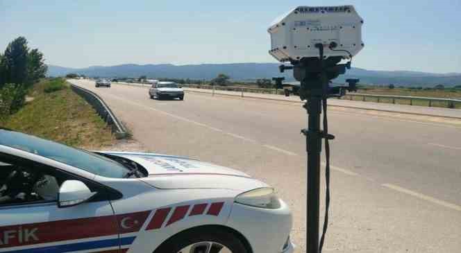 İzmir’de kurallara uymayan 2 bin 744 sürücüye ceza yağdı
