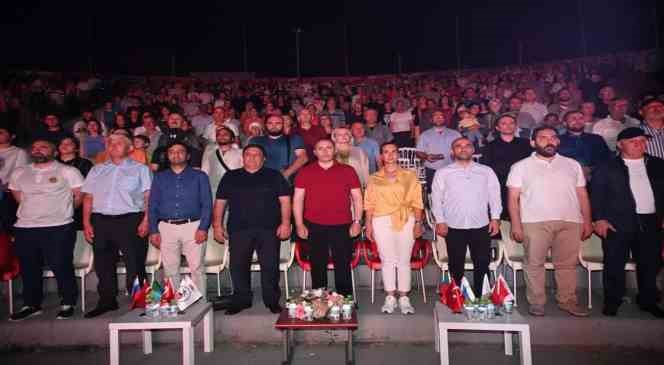 Dağıstan Devlet Halk Dansları Topluluğu Yalova&rsquo;da sahne aldı
