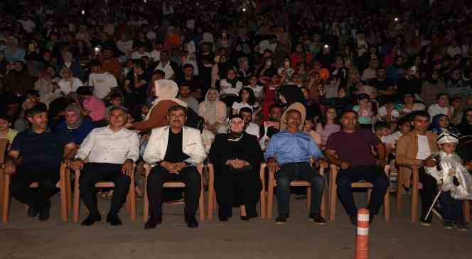 Sünnet şöleni renkli görüntülere sahne oldu
