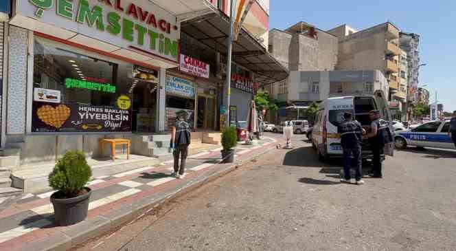 Eski eşini sokak ortasında öldürdü
