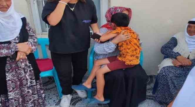 Mardin&rsquo;de kayıp ihbarı verilen &ccedil;ocuk komşunun avlusunda uyurken bulundu

